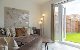 Pass The Keys Cheerful 4 Bed Central Townhouse Garden & Parking